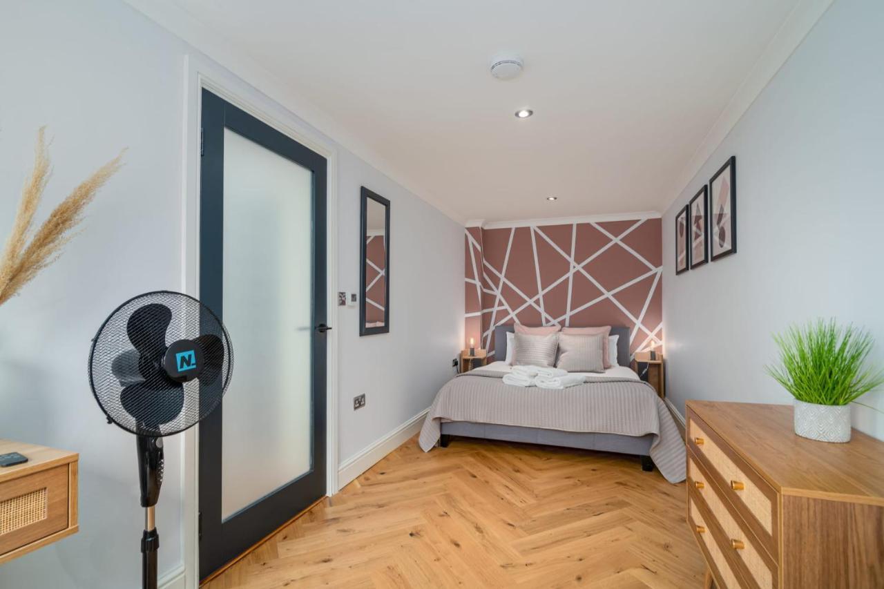 Guestready - Unique Home Near Wimbledon With Gorgeous Deck And Parking London Ngoại thất bức ảnh