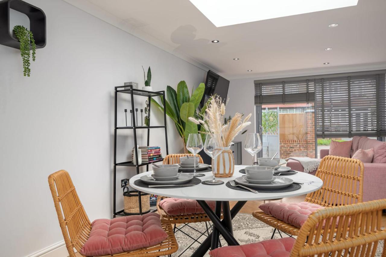 Guestready - Unique Home Near Wimbledon With Gorgeous Deck And Parking London Ngoại thất bức ảnh