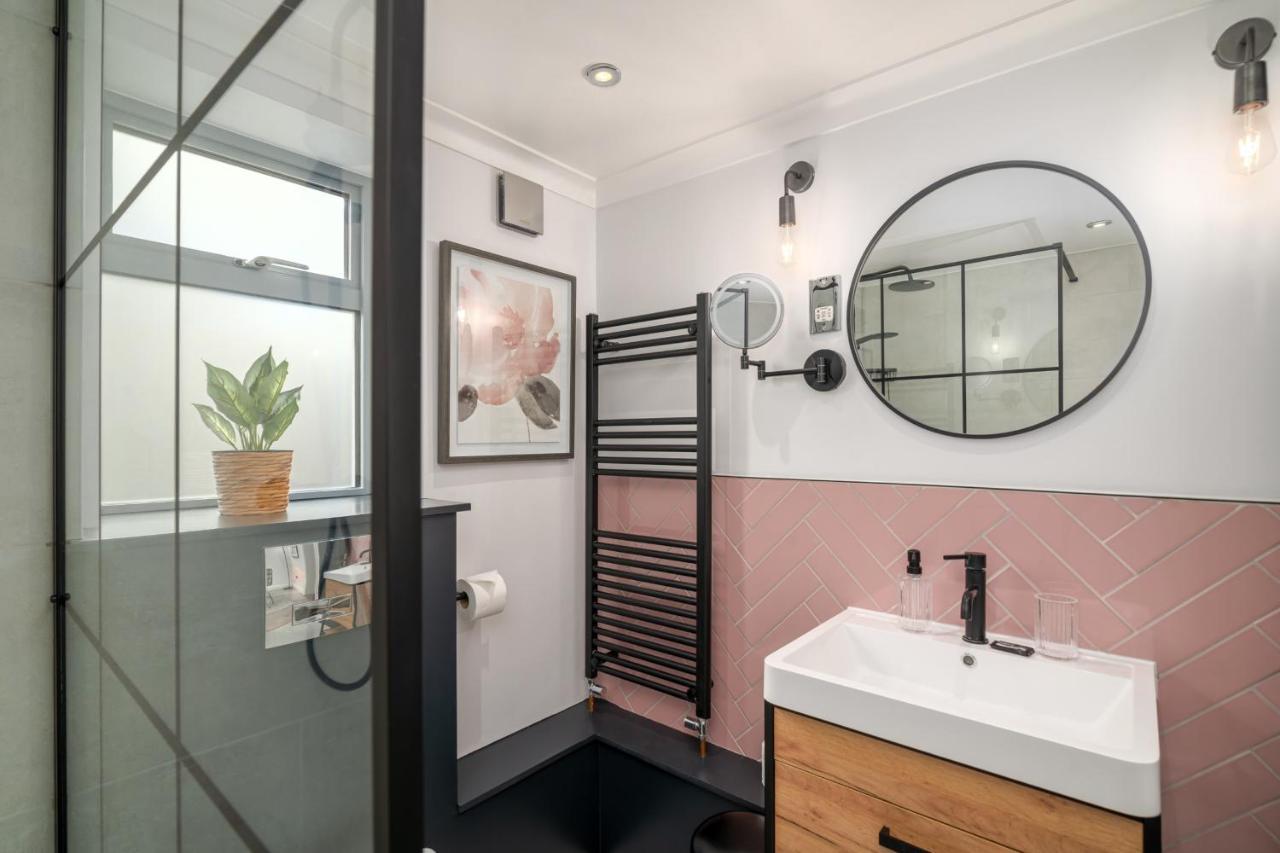 Guestready - Unique Home Near Wimbledon With Gorgeous Deck And Parking London Ngoại thất bức ảnh