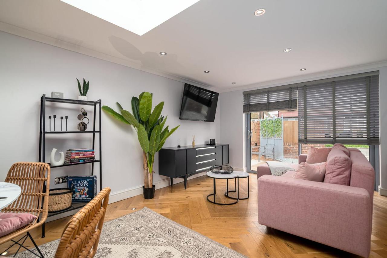 Guestready - Unique Home Near Wimbledon With Gorgeous Deck And Parking London Ngoại thất bức ảnh