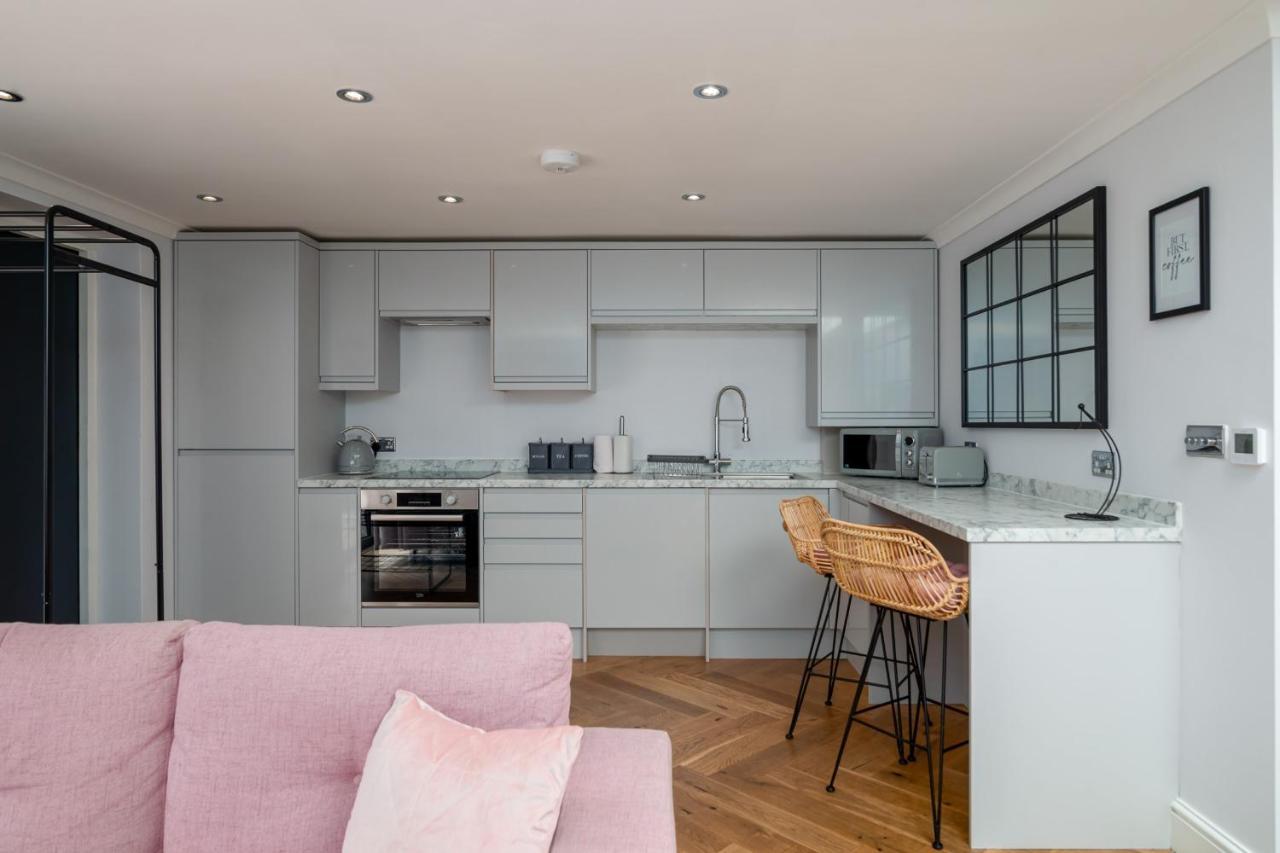 Guestready - Unique Home Near Wimbledon With Gorgeous Deck And Parking London Ngoại thất bức ảnh